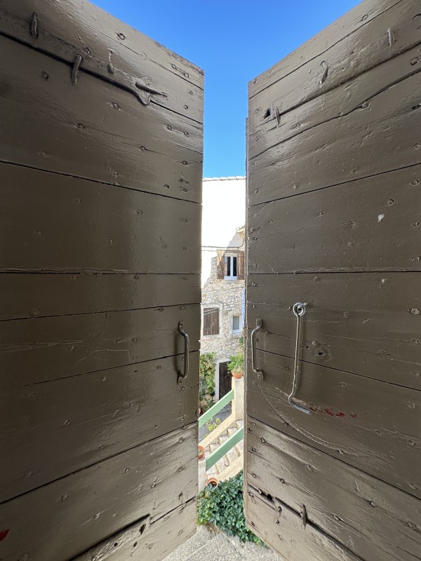 Maison de ville à vendre dans le village de velaux 13880