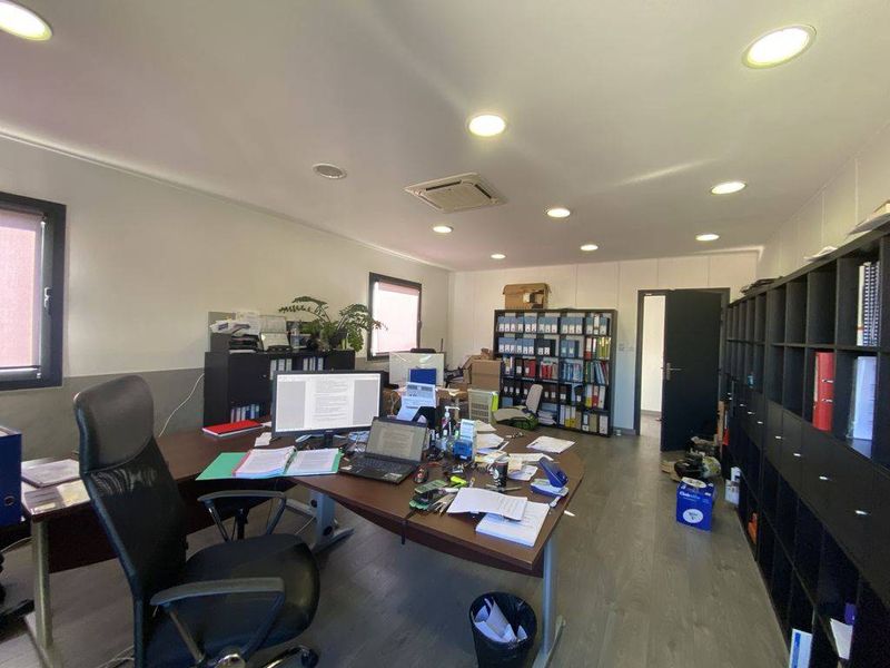 location velaux bureau 30m² avec parking privatif 13880