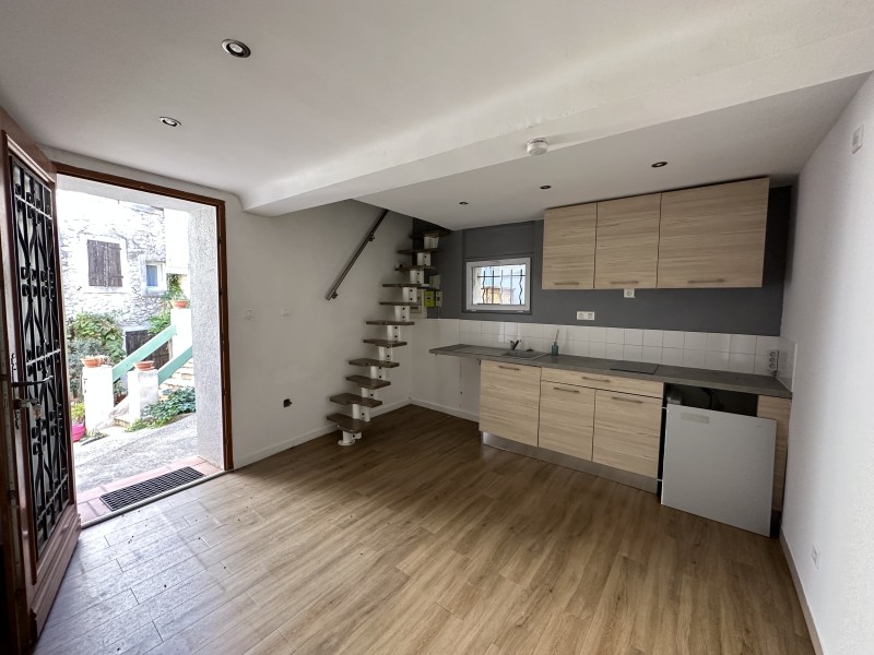 maison de ville T2 à vendre village de velaux dans une cour calme sans nuisances