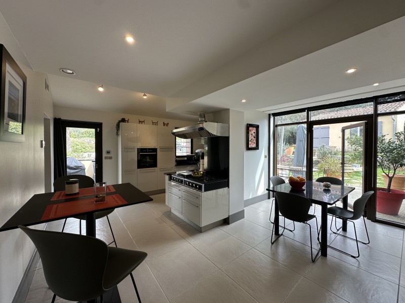 maison T5 4 chambres très bon état général à vendre à ventabren