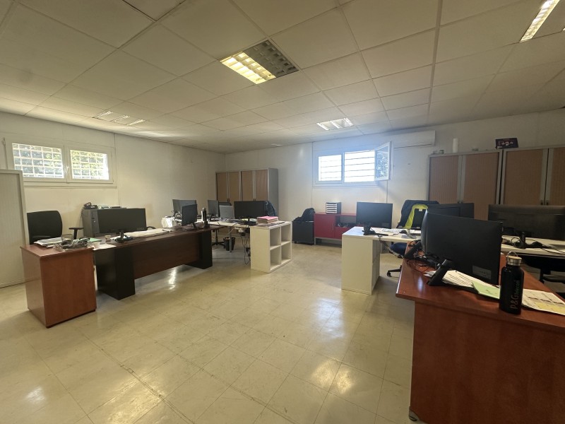 bureaux surface de stockage à louer à rognac 13340 proche autoroute et RN 113