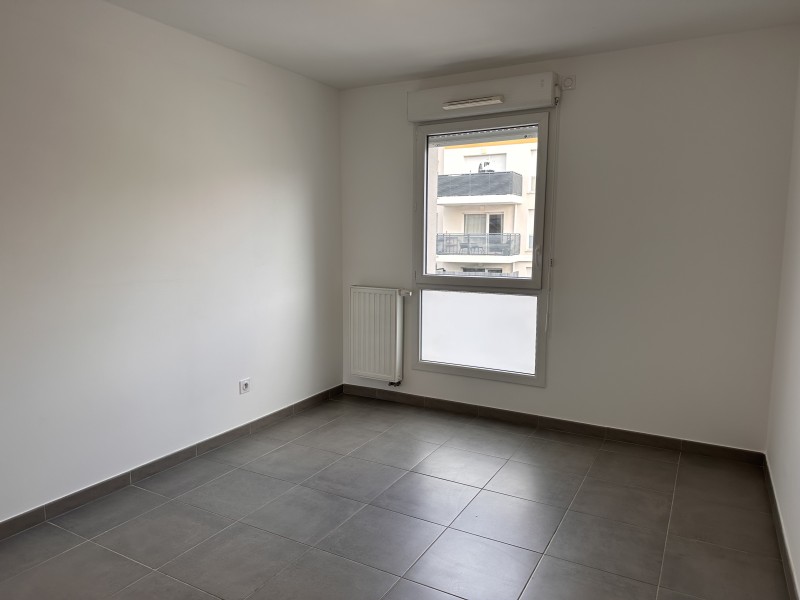 T3 à vendre vitrolles 2 chambres cuisine équipée parking et balcon