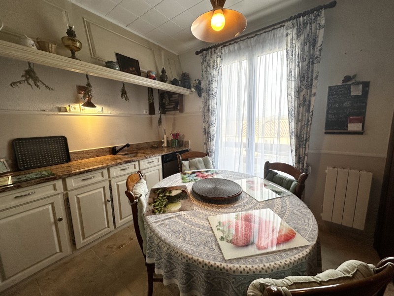 village de lambesc à vendre maison 3 chambres avec garage et jardin privatif 13410