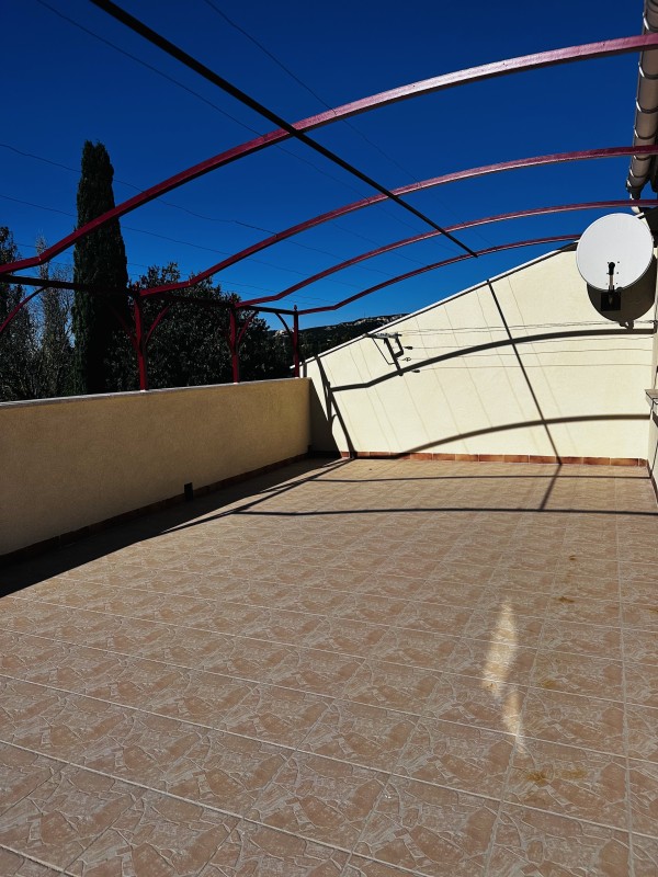 Bel appartement T3 avec terrasse exposée Ouest à Velaux en campagne