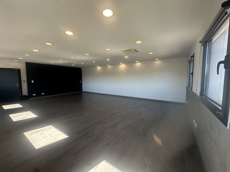 surface de bureaux à louer à velaux dans un ensemble clos avec parking privatif