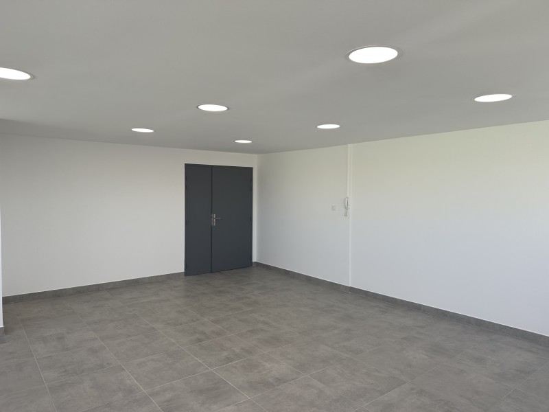 louer un bureau climatisé dans un espace réhabilité avec sanitaires communs et parking privatif