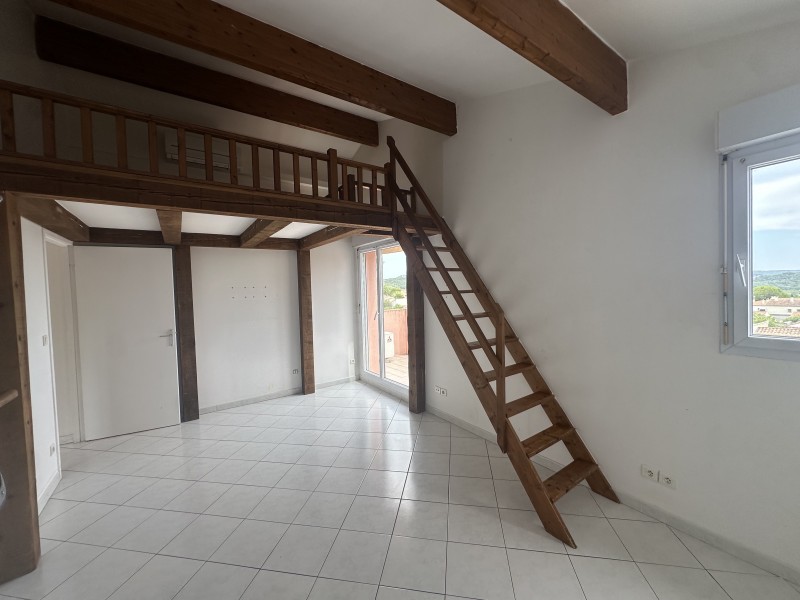 louer un appartement à coudoux climatisé avec extérieur centre ville 13111