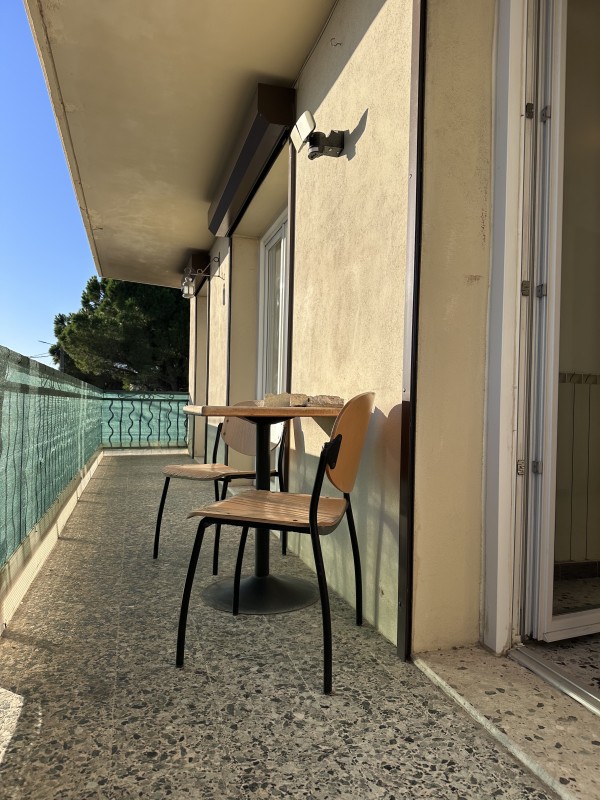 louer un T3 à berre l'étang avec garage balcon 2 chambres dernier étage d'un immeuble