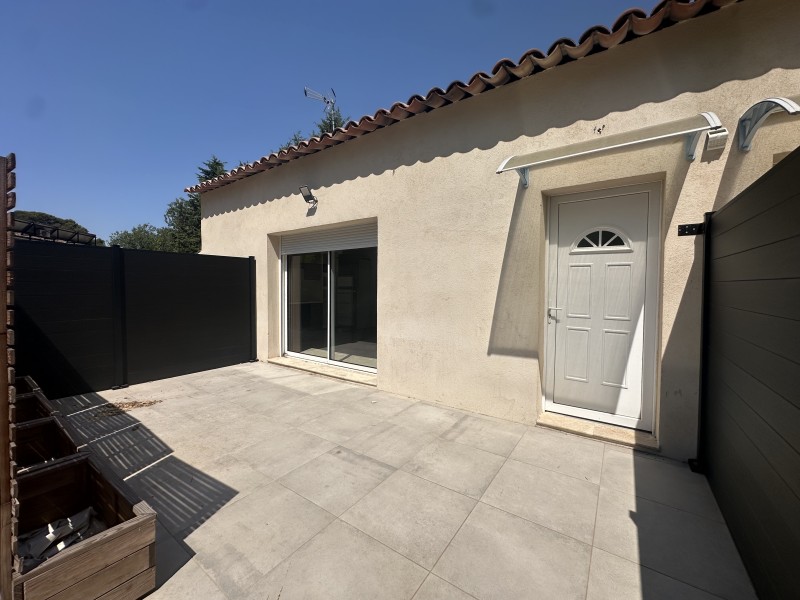 Pavillon mitoyen de deux chambres à louer eublé à ventabren