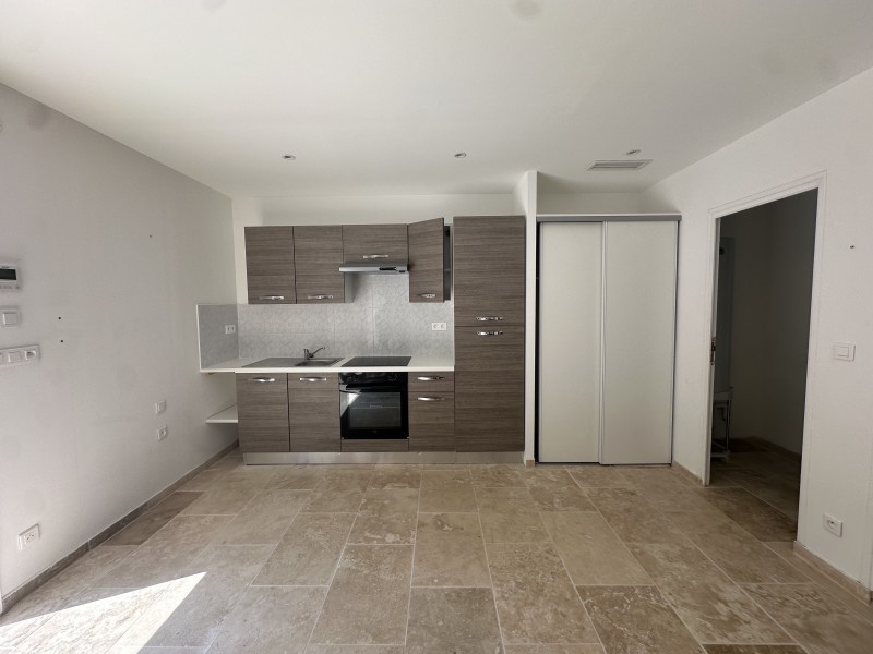 pavillon T3 2 chambres terrasse et stationnement loué meublé à ventabren 13122