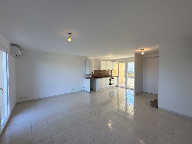 louer un appartement T3 duplex au coeur du village de velaux avec parking privatif et terrasses