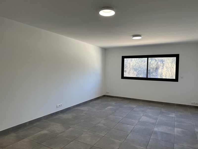 Local climatisé dans un ensemble accessible aux PMR