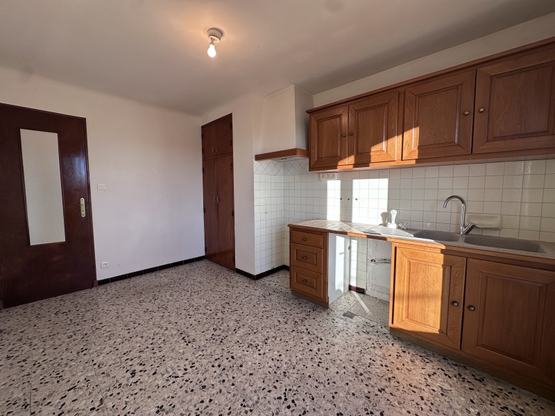 location appartement traversant dernier étage 2 chambres  balcon garage 