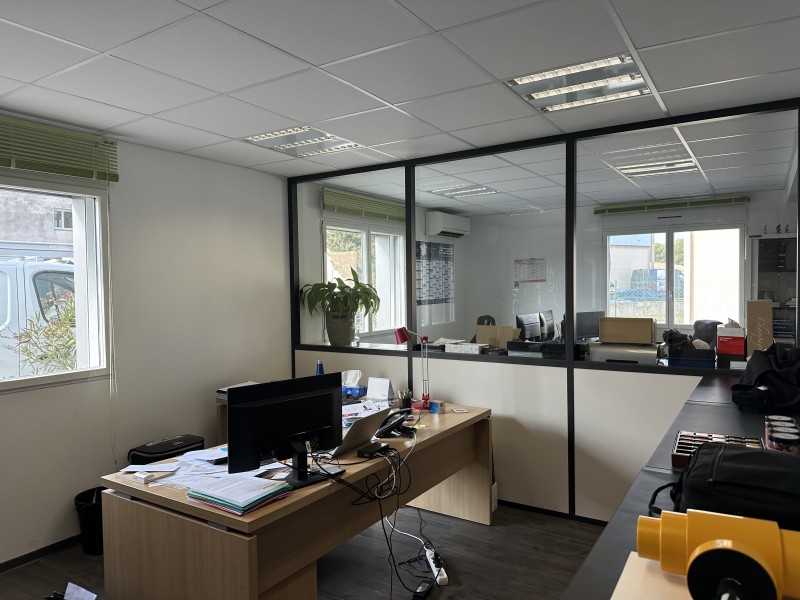 location d'un immeuble à velaux dans le parc d'activités de la verdière à proximité des axes routiers et autoroutiers