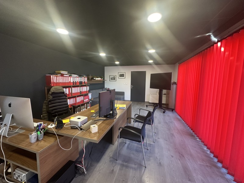 Immeuble professionnel en excellent état