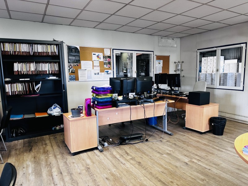 disponible prochainement locaux d'activités à louer à velaux 13880