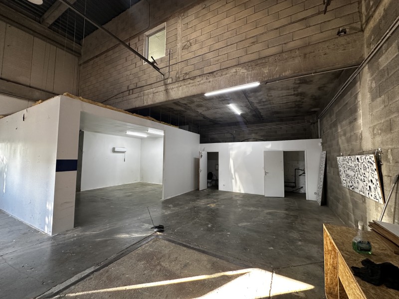 Locaux d'activités entrepôt et atelier
