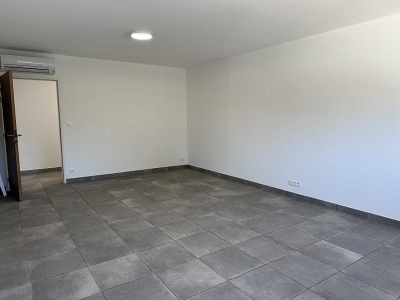 Local climatisé dans un ensemble accessible aux PMR