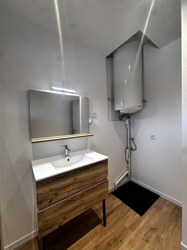 louer un appartement T3 traversant à velaux en campagne 2 chambres séjour cuisine équipée et terrasse