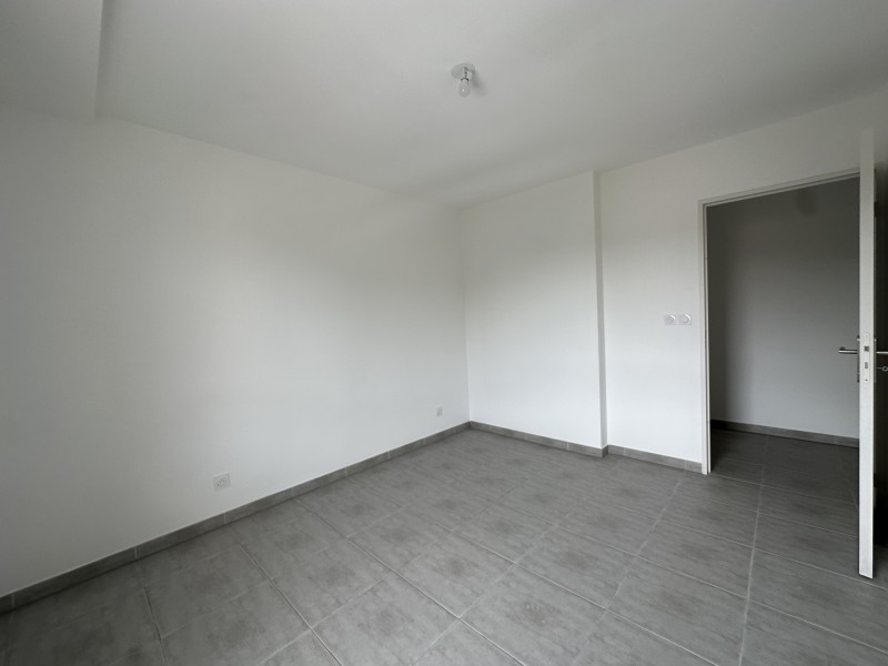 Appartement T2 neuf à louer à aix en provence avec cuisine équipée terrasse et sttaionnement