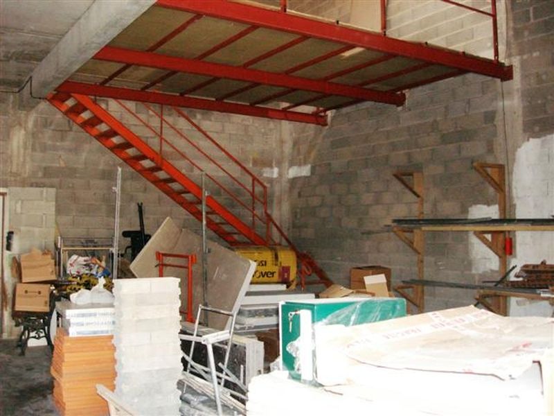 entrepôt de stockage à louer avec bureaux climatisés velaux 13880