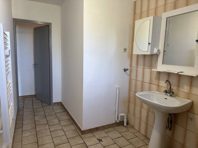 appartement T2 climatisé à louer à rognac 1 chambre cuisine équipée 