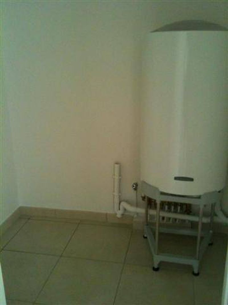 à louer T2 avec 1 chambre parking terrasse et jardinet 13680 lançon de provence