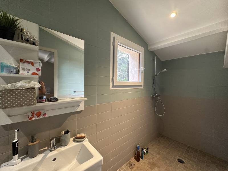 appartement T2 meublé avec jardinet deux places de stationnement