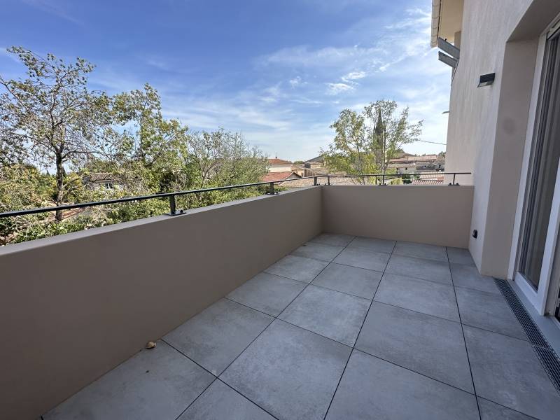 Appartement T2 avec terrasse à louer dans le centre-ville de Pelissanne