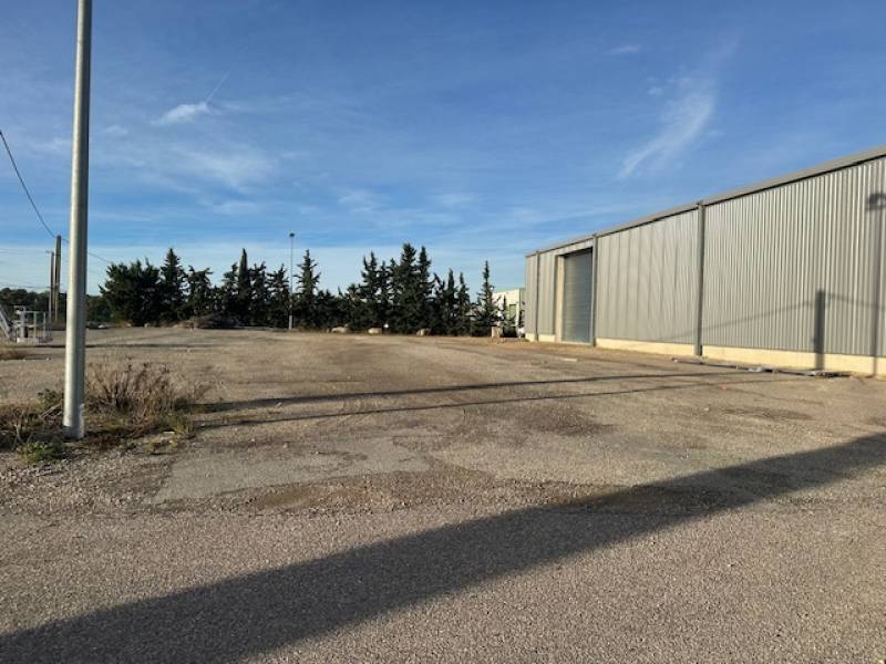 lancon de provence location entrepôt 1111m² avec terrain pour poids lourds
