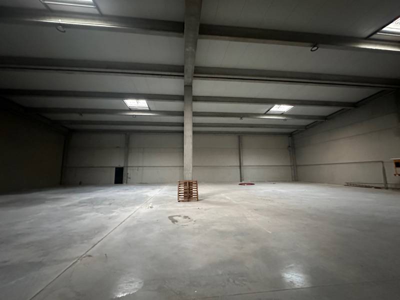 locaux neufs à louer lancon de provence proche axes routiers