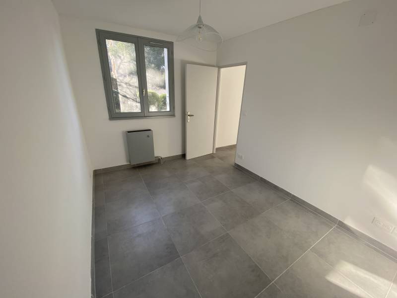 appartement T4 rénové à louer à aix en provence 3 chambres cuisine ouverte terrasse garage 