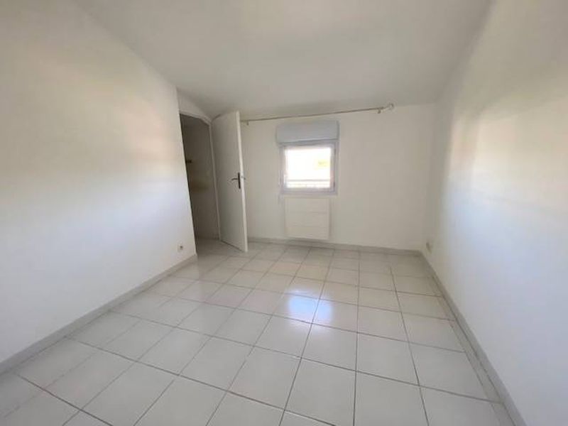 location logement T3 2 chambres bouc bel air 13320