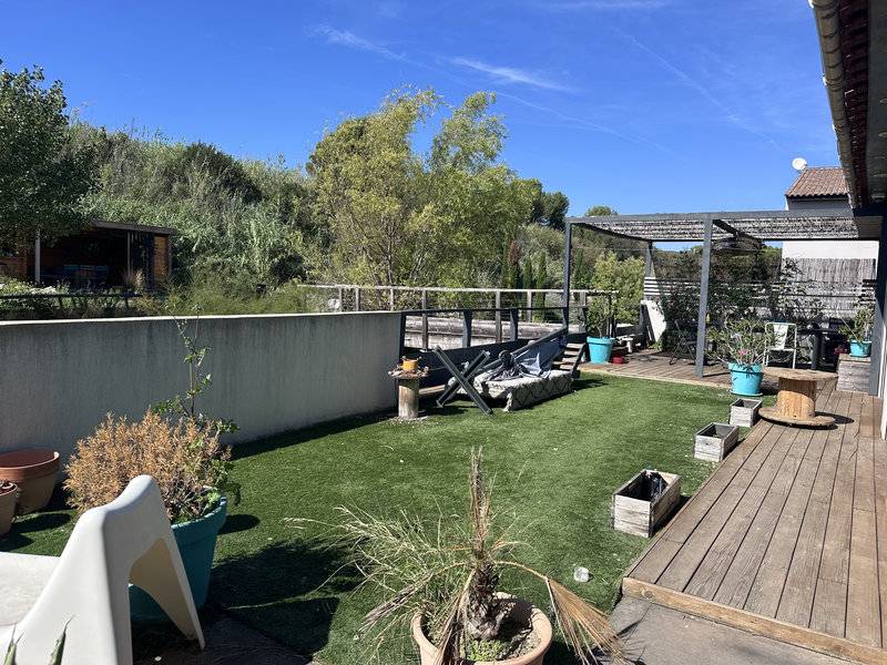 Immeuble mixe à vendre à Velaux dans le Parc d'activités du grand pont