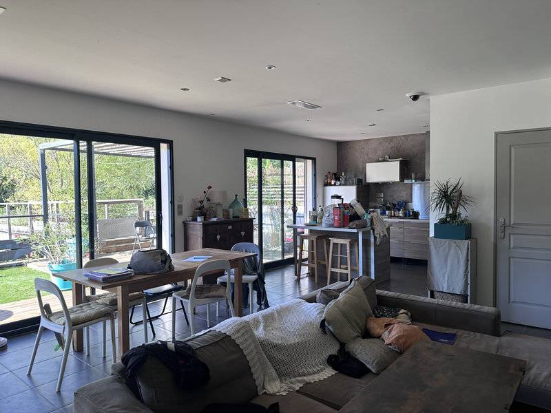 Immeuble mixe à vendre à Velaux dans le Parc d'activités du grand pont