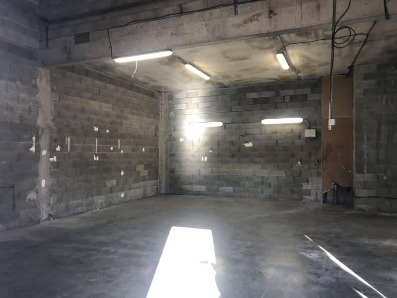 location d'atelier à velaux avec places de stationnement privatives 13880