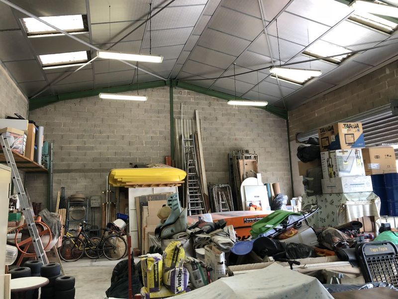 immeuble industriel à vendre avec atelier bureau et logement de fonction 13880 velaux