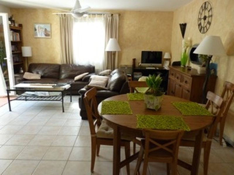 velaux maison avec jardin et garageT4 3 chambres tres bon etat