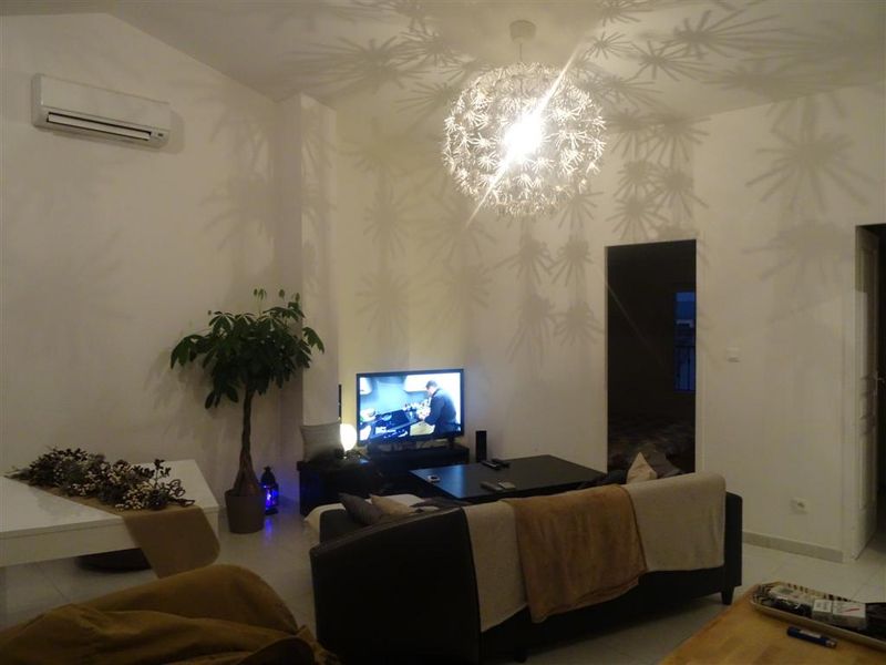 Appartement  velaux  village très bon état, stationnement facile.