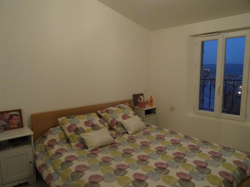 Appartement  velaux  village très bon état, stationnement facile.