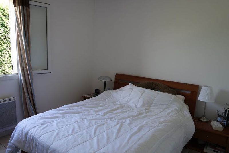 chambre d'une maison T4 pp à louer 13880