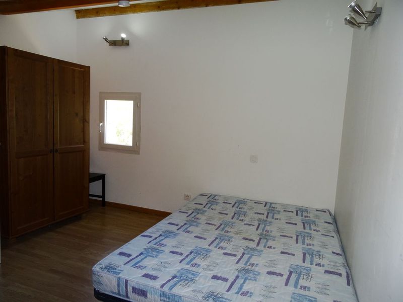 chambre d'un T2 meublé à louer 13580 LA FARE LES OLIVIERS