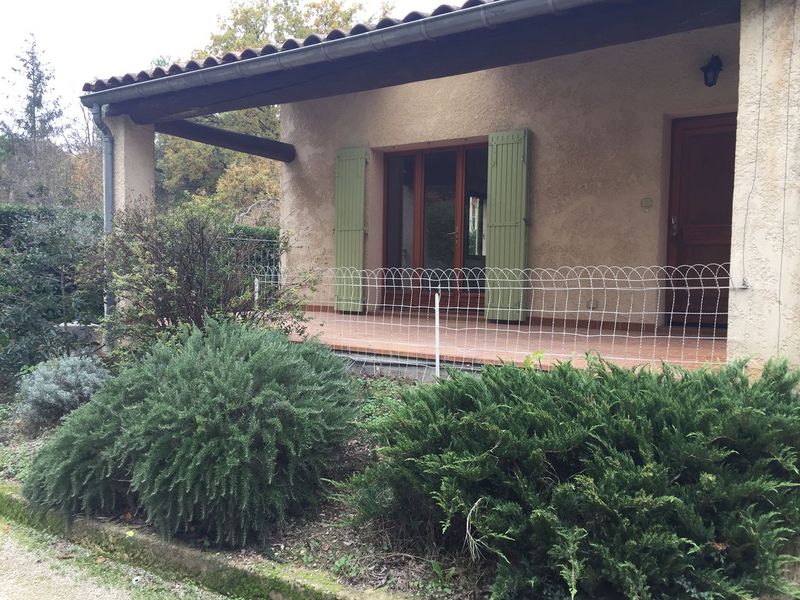 maison plein pied  ventabren  proximité commerces maison propre avec jardin et parking