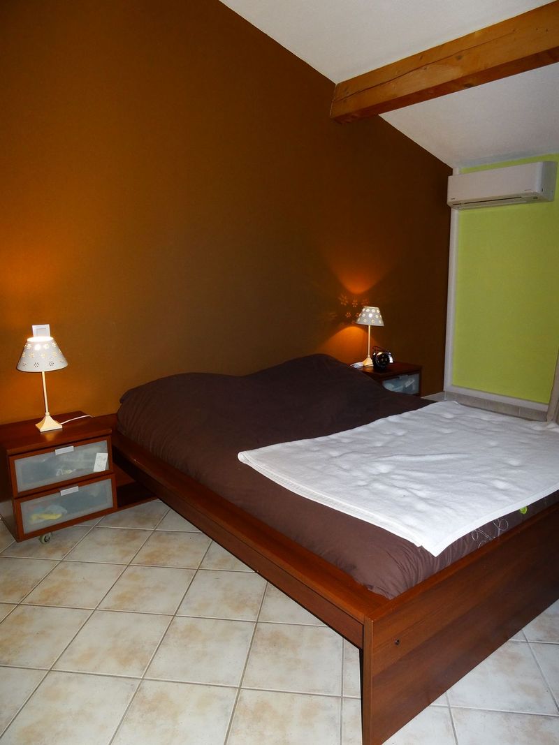 chambre d'un appartement T3 avec garage parking balcon à velaux 13880