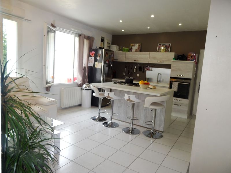 cuisine éuiqpée appartement T3 à vendre coudoux 13111