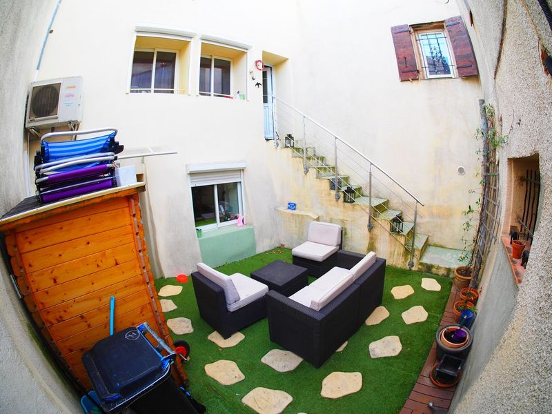 cour privative d'une maison de village velaux à vendre 13