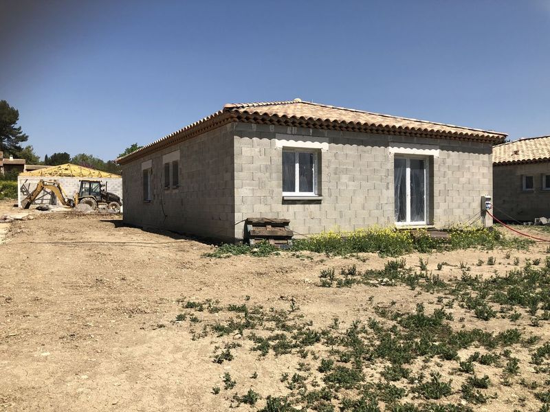 villa t4 pp non mitoyenne à vendre ventabren 13122