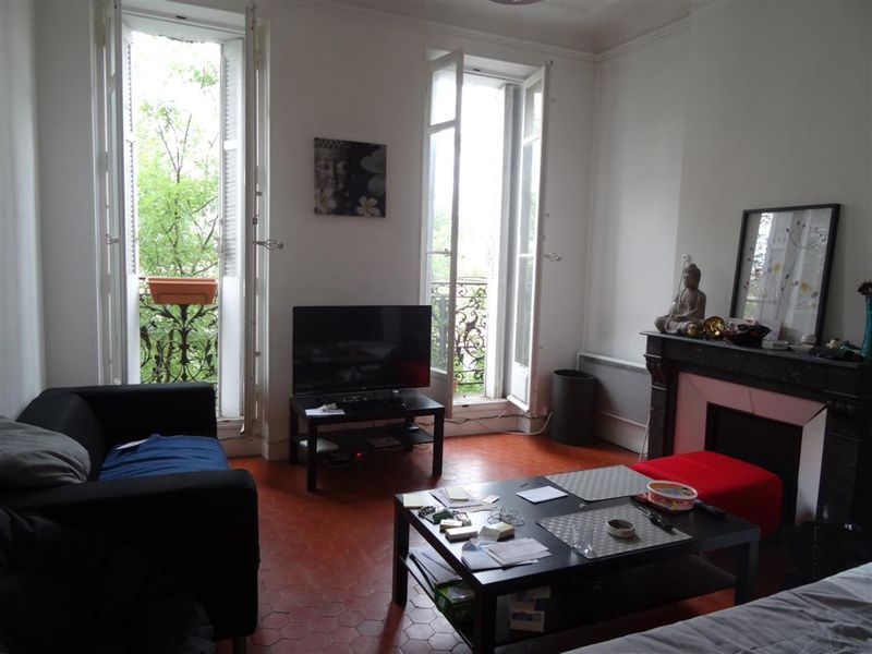 T3 traversant  marseille  les chartreux proche de la station de métro, avec cave en rez de jardin