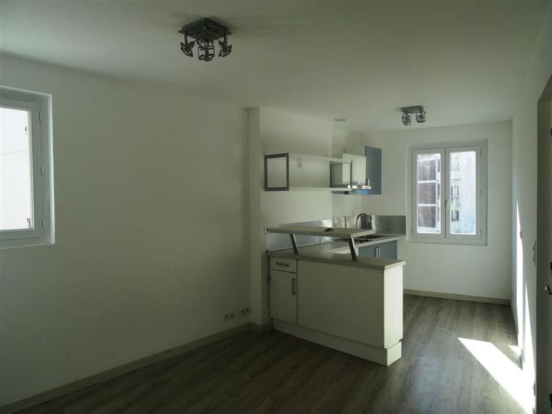 séjour cuisine ouverte d'un T2 à vendre 13007 le roucas blanc