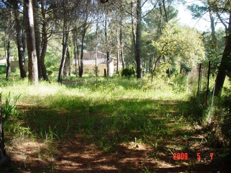 Terrain  éguilles pays aixois  quartier calme possibilité deux logements 5 minutes centre ville